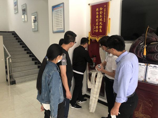 泓源新能源公司、出租車公司聯(lián)合開展消防安全演練(圖2)